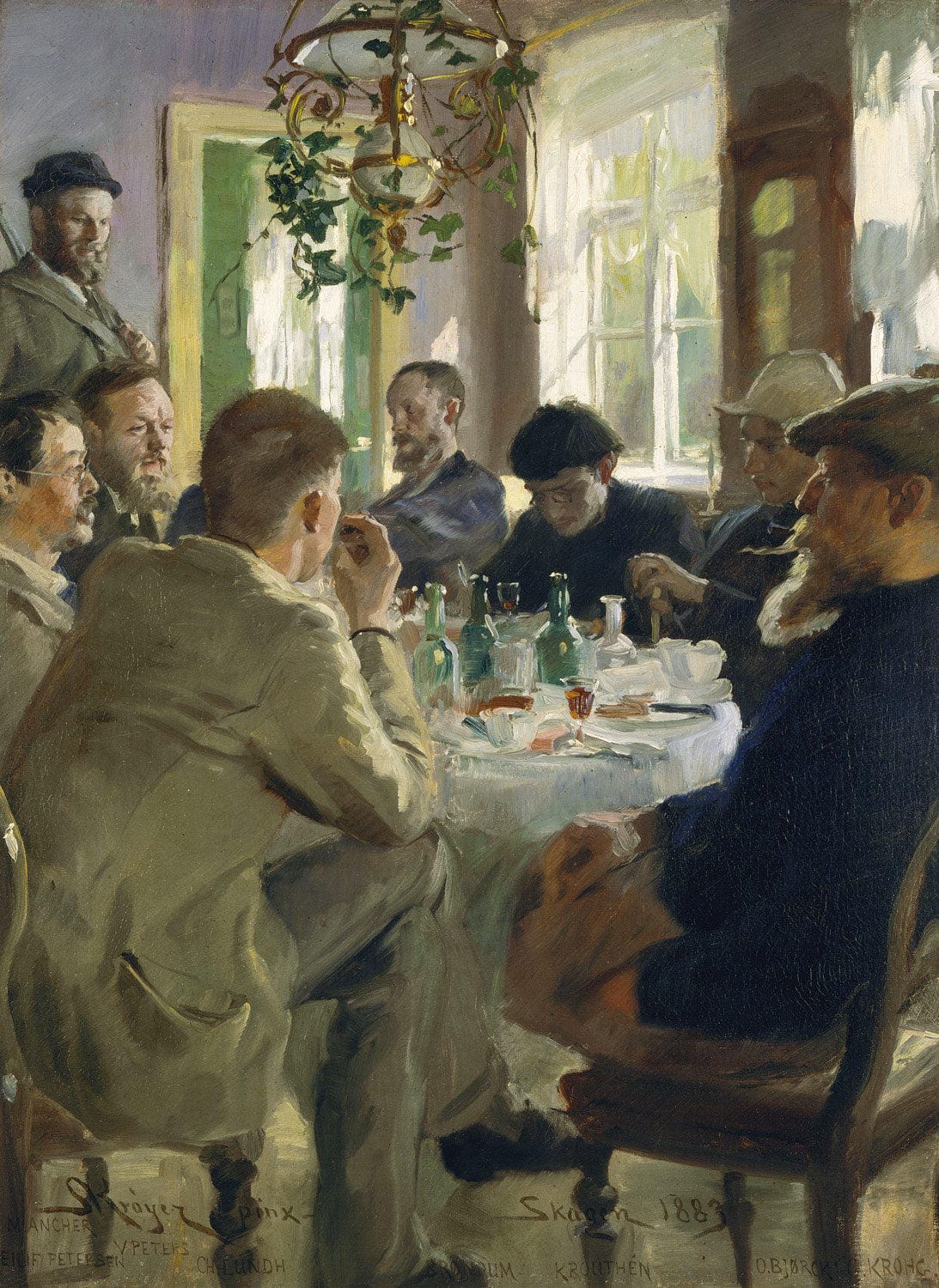 Beim Essen' von Peder Severin Krøyer: Impressionistisches Kunstwerk, das einen gedeckten Tisch in warmem Licht zeigt, umgeben von einer geselligen Atmosphäre, geprägt von harmonischen Farben und feinen Details."