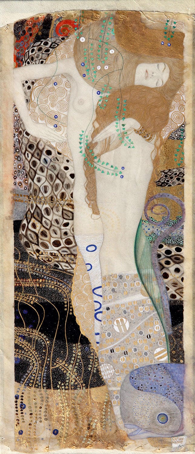 „Freundinnen (Wasserschlangen I)“ von Gustav Klimt zeigt zwei Frauen in einer innigen Umarmung, umgeben von fließenden, ornamentalen Formen. Das Bild verbindet symbolistische Elemente mit einer fast mystischen Atmosphäre, unterstützt durch die charakteristischen Gold- und Dekorelemente des Künstlers.