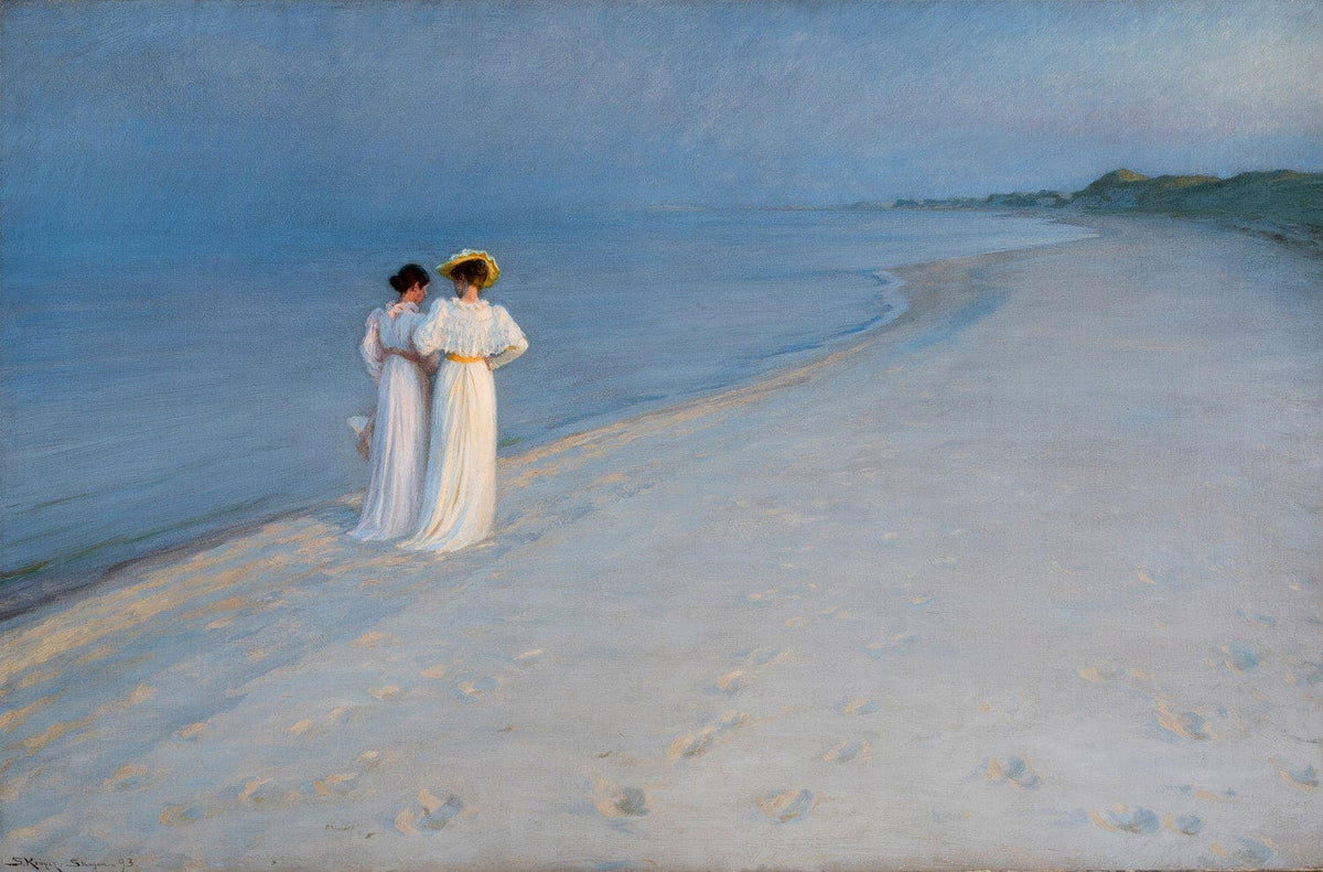 „Sommerabend am Skagener Südstrand“ von Peder Severin Krøyer: Zwei Frauen spazieren barfuß am Strand bei Sonnenuntergang, eingefangen in sanften Licht- und Farbnuancen des nordischen Sommers.