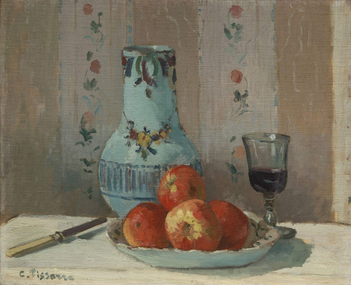 „Stillleben mit Äpfeln und Krug“ von Camille Pissarro zeigt eine ruhige Darstellung von Äpfeln und einem Krug, eingebettet in eine sanfte Farbpalette. Der impressionistische Stil fängt die subtile Schönheit des alltäglichen Lebens in meisterhafter Detailtreue und Harmonie ein.