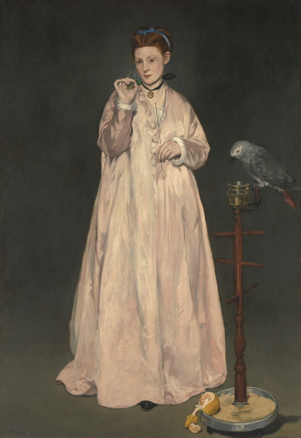 „Junge Dame im Jahr 1866“ von Édouard Manet zeigt eine elegante junge Frau in einem schlichten Raum. Ihre anmutige Haltung und der melancholische Blick werden durch die subtile Farbgebung und das meisterhafte Spiel von Licht und Schatten zur Geltung gebracht, was dem Porträt eine intime Atmosphäre verleiht.