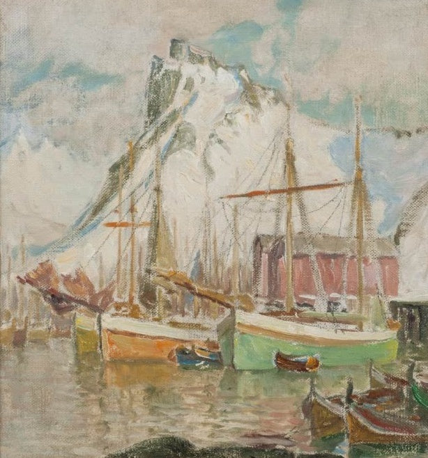 Segelboote vor weißem Berg und roter Lagerhalle – Anna Katarina Boberg Im Hafen Svolvaer Kunstkopie