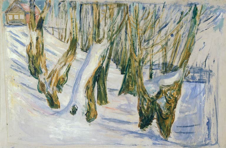 Knorrige Baumstämme mit grünem Moos stehen im Schnee vor einem kleinen Haus – Edvard Munch Raue Stämme im Schnee Kunstkopie