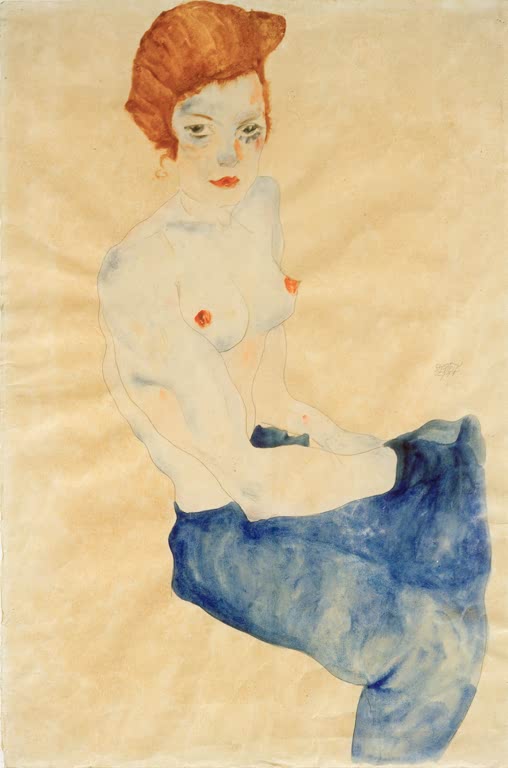 Rothaarige junge Frau mit blauem Rock auf hellem Papier – Egon Schiele Sitzendes Mädchen, der Oberkörper nackt Kunstkopie