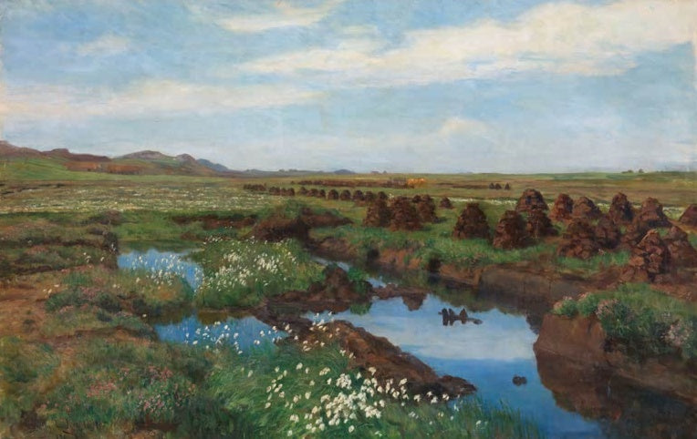 Kitty Kielland Torfmoor auf Jæren 1901 Kunstkopie, Wollgras und Torfhaufen am Wasser unter hellem Sommerhimmel