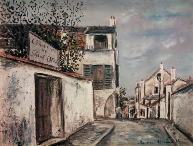 Gasse mit weißer Mauer, Plakatschild und Kirche im Hintergrund – Maurice Utrillo La Rue du Mont-Cenis Kunstkopie