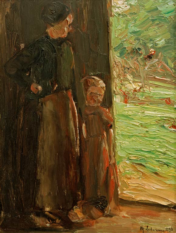 Bäuerin mit Kind in dunkler Tür, draußen leuchtet grüner Garten – Max Liebermann Bäuerin mit Kind unter der Tür Kunstkopie