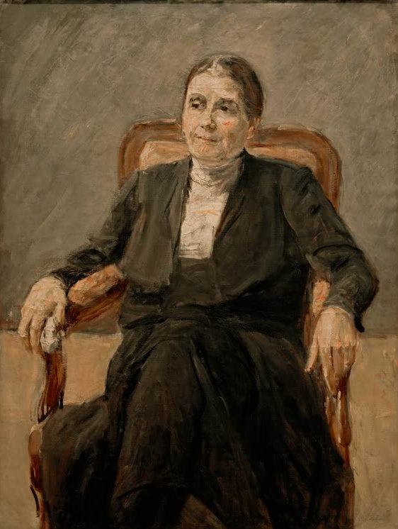 Ältere Dame in dunklem Kleid sitzt im Sessel vor grauem Hintergrund – Max Liebermann Bildnis Martha Liebermann Kunstkopie