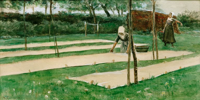 Weiße Wäschebahnen auf grüner Wiese, im Hintergrund zwei Frauen bei der Arbeit – Max Liebermann Wäschebleiche Kunstkopie