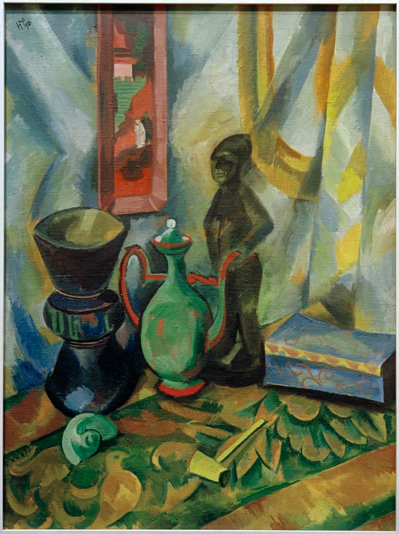 Grüne Kanne, dunkle Vase und Holzfigur auf gemustertem Tuch – Max Pechstein Stillleben m. Vase, Kanne, Holzfigur Kunstkopie