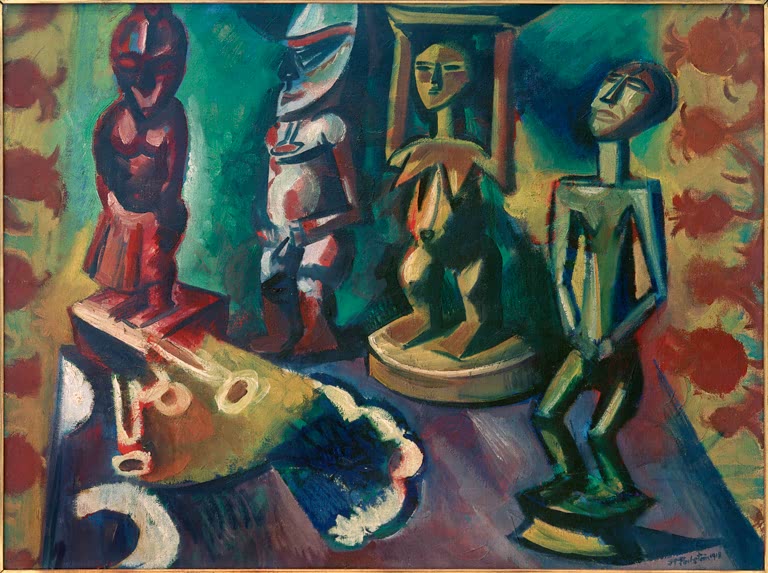 Afrikanische und ozeanische Figuren auf einem Tisch vor gemustertem Grund – Max Pechstein Exotische Plastiken Kunstkopie