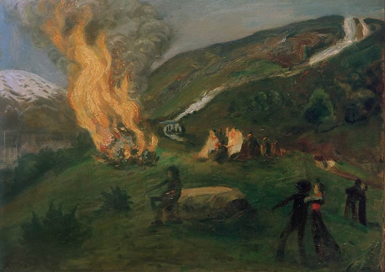 Hohes Feuer auf grüner Bergwiese, Menschen am Hang – Nicolai Astrup Freudenfeuer in der Mittsommernacht Kunstkopie