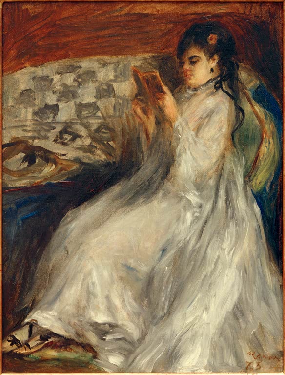 Junge Frau in weißem Kleid liest in einem Buch auf einem Sofa – Pierre-Auguste Renoir Junge lesende Frau in Weiß Kunstkopie